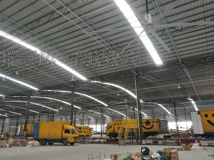 鋼鐵結(jié)構(gòu)廠房車間降溫，瑞泰風(fēng)扇機組合來給您方案